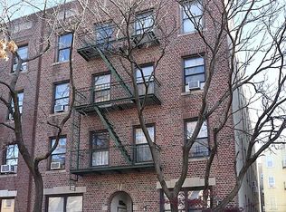 21-39 27th St #16, Astoria, NY 11105