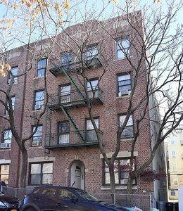 21-39 27th St #16, Astoria, NY, 11105