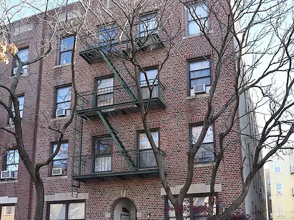 21-39 27th St #16, Astoria, NY 11105