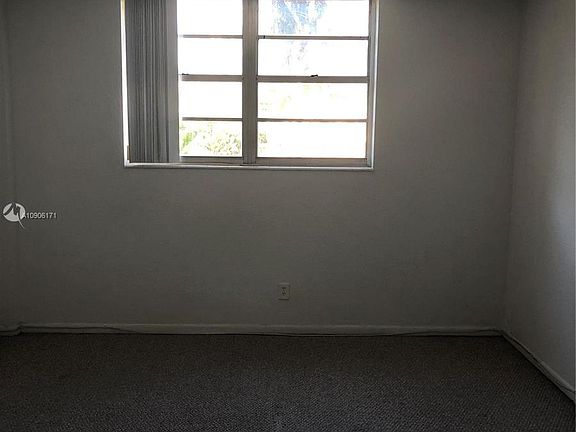 4th image of 19390 Collins Ave APT 203