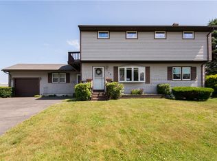 70 Brackett Ave, Tiverton, RI 02878