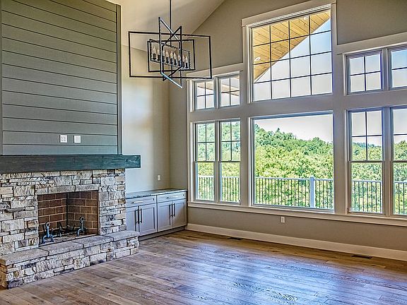 4th image of 410 Rustic Hills Dr