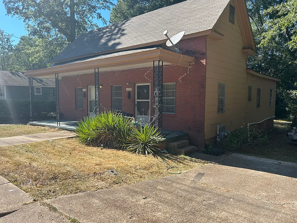 1224 Robinson St #1224