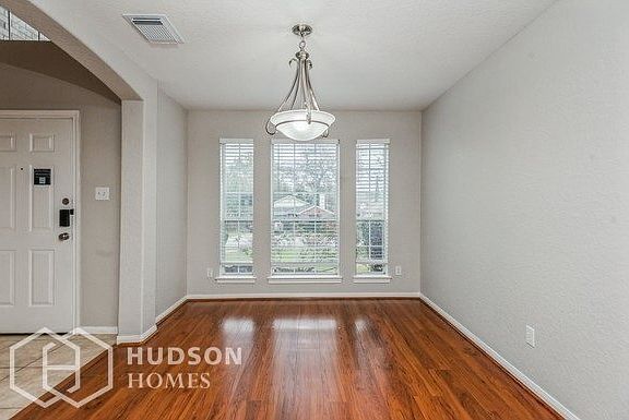 2nd image of 707 Moonwalk St