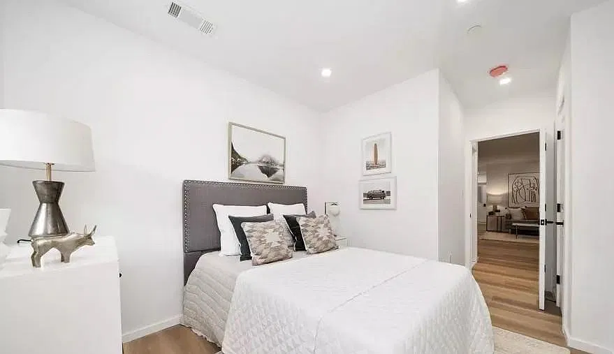 2 bed, 800 sqft, $2,000 — Photo 4