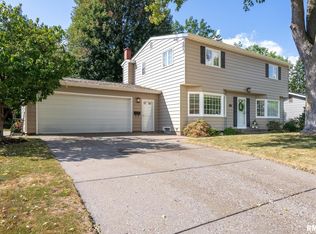 2718 Fairhaven Rd, Davenport, IA 52803