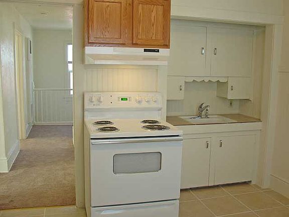 3rd image of 141 Broadwater Ave #A