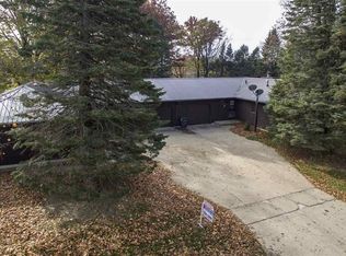 1008 Lois Ln, Waterloo, IA 50702