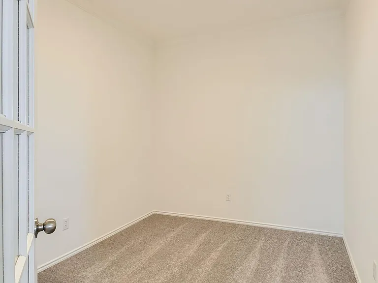 140 Bennington Dr — Photo 18