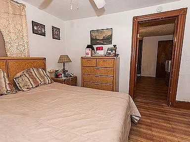 4 bed, 1758 sqft, $2,323 — Photo 2