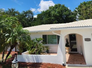 4211 Chinaberry Rd, Bradenton, FL 34208
