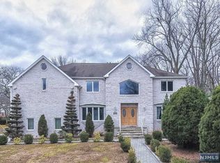 369 Harrison St, Paramus, NJ 07652