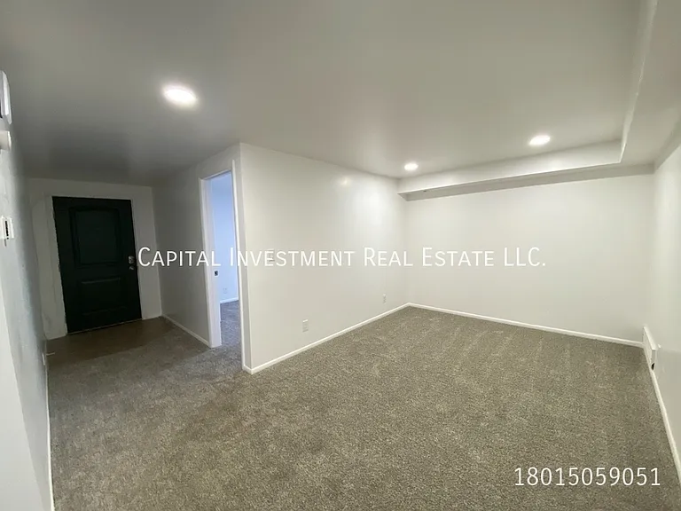 421 N Oakley St #B — Photo 2