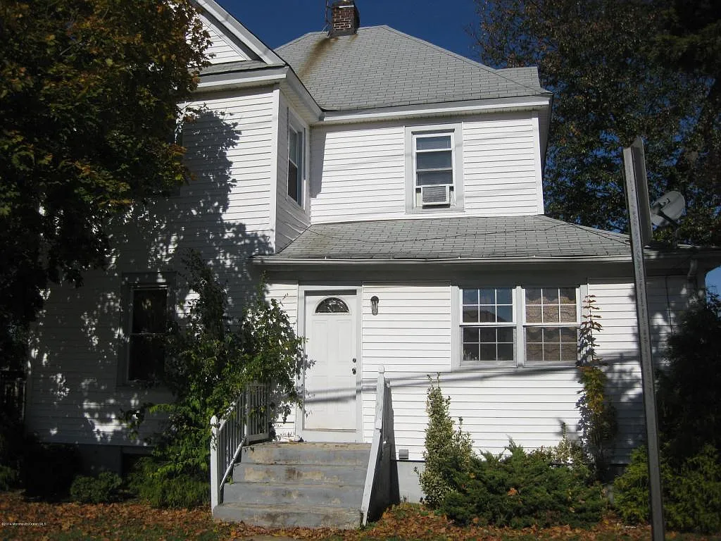 352 Shrewsbury Ave photo 1