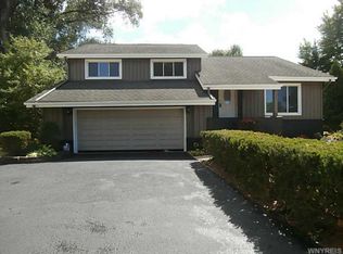 221 Robin Rd, Amherst, NY 14228