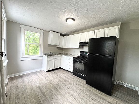 4th image of 1013 Willow Rd