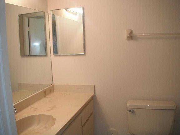 5th image of 430 NW 214th St APT 102
