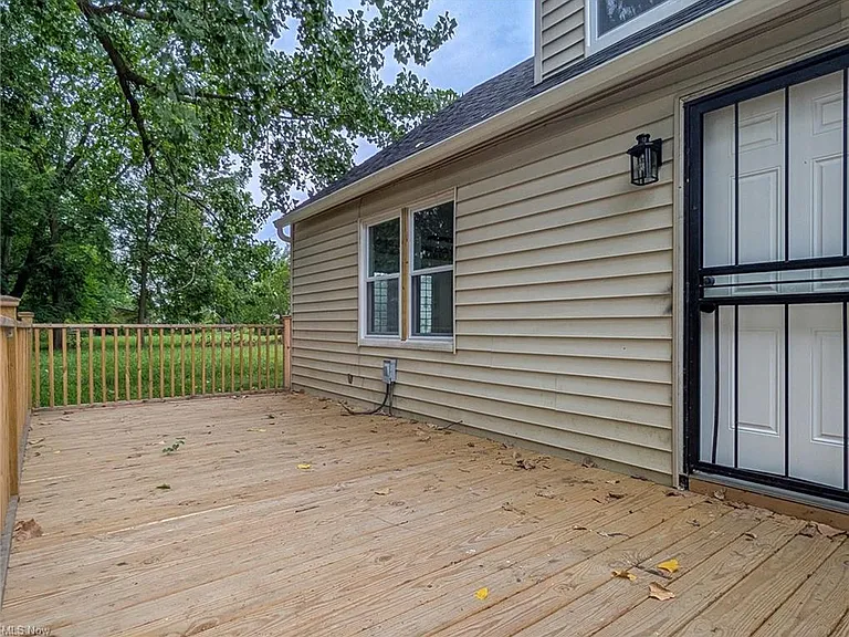 14817 Naples Ave — Photo 2
