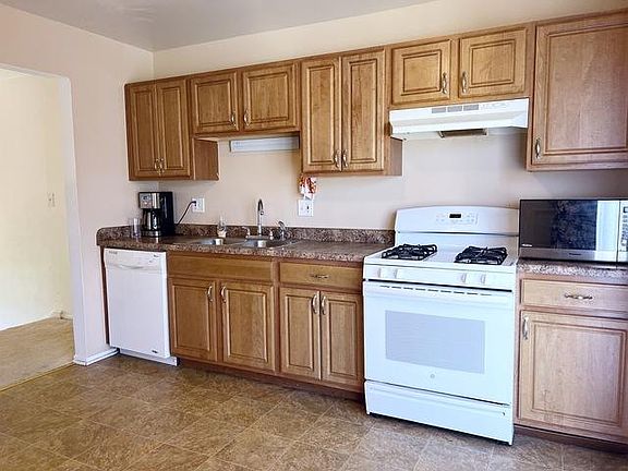 4th image of 300 Fernwood Ct