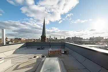 Rented by Loom Capital Group Inc.