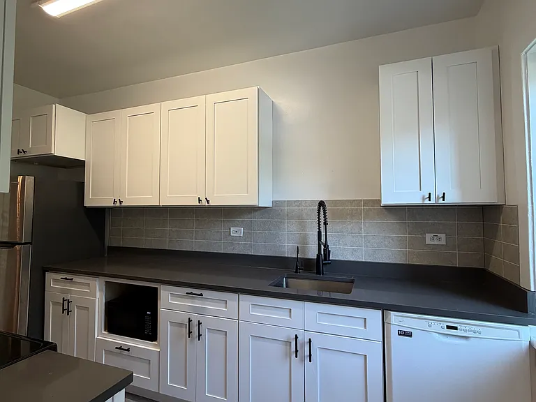 1110 Grove St #2W — Photo 6
