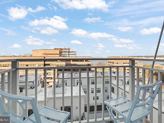 5th image of 925 N Fairfax St #704