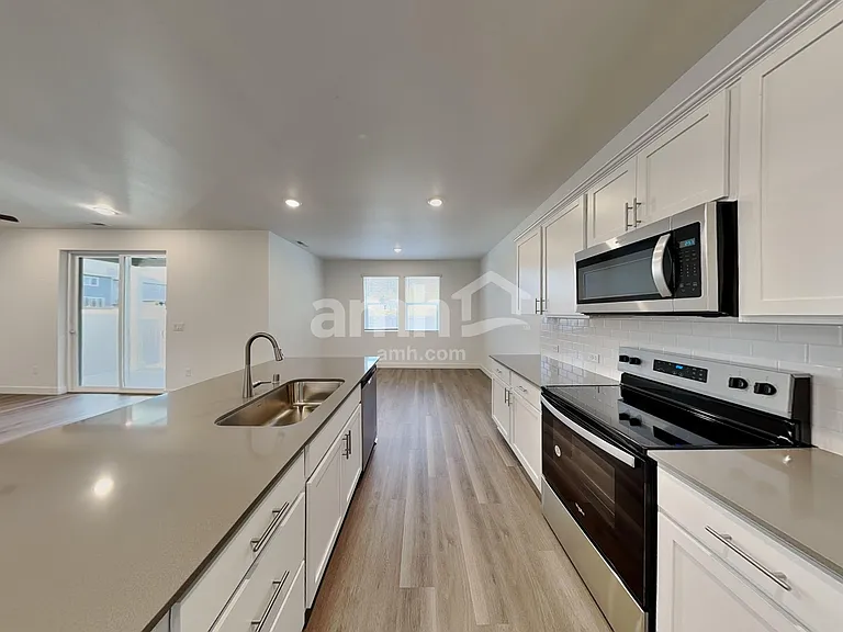 8537 49th Pl NE — Photo 3