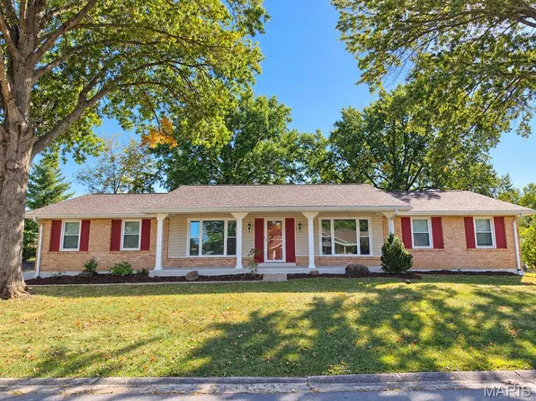17 Savoy Dr, Lake Saint Louis, MO 63367