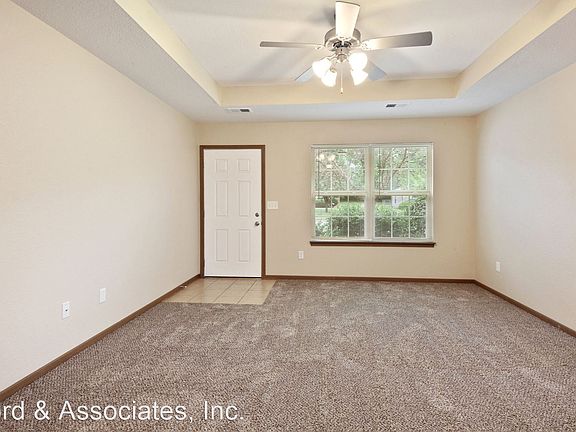 3rd image of 1226 NW Willow Dr Unit 5317157