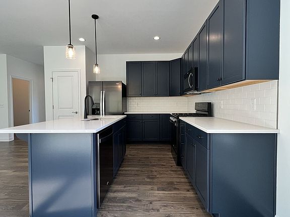 3rd image of 2114 Kings Walk Dr