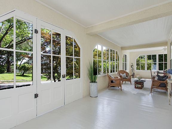 3rd image of 535 Munro Ave