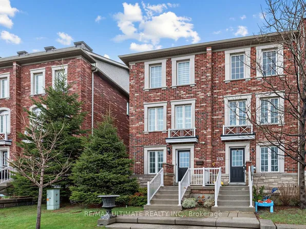 255 Torbarrie Rd E, Toronto, ON M3L 0E2