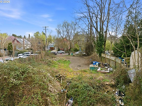 4th image of 4121 NE Grand Ave