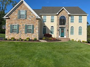 3 Swan Lake Dr, Garnet Valley, PA 19060