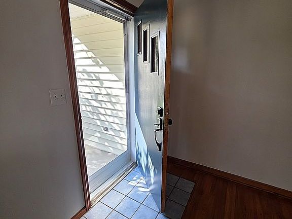 5th image of 405 Summit Ave