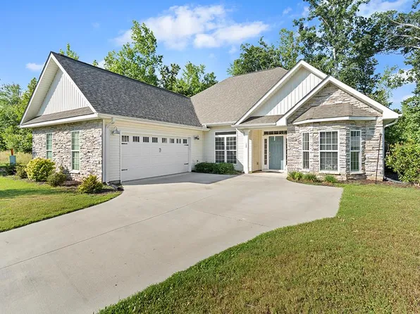 104 King Cir, Greenwood, SC 29649