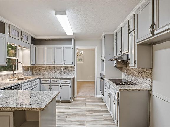 2nd image of 3839 Cotswold Dr SW