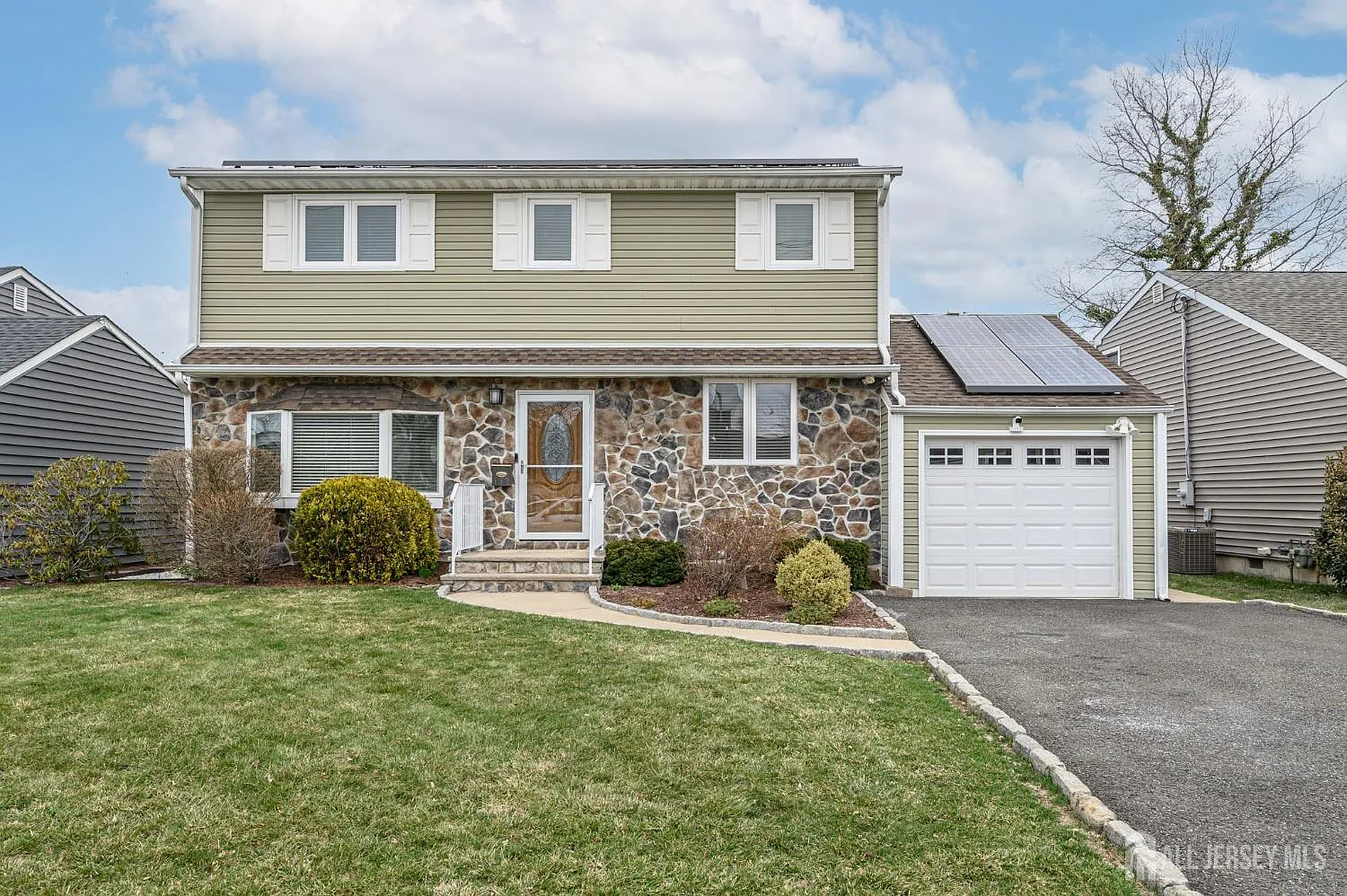 112 McKinley Ave photo 1