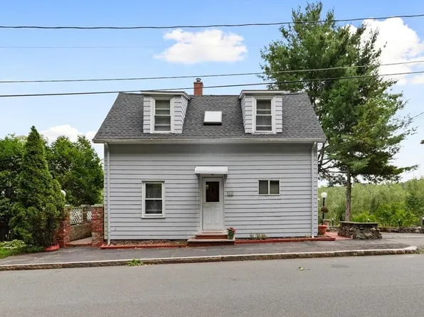 48 Valley St, Wakefield, MA 01880