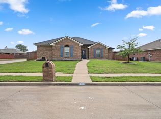 1306 Beacon Hill Dr, Midlothian, TX 76065