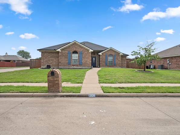 1306 Beacon Hill Dr, Midlothian, TX 76065