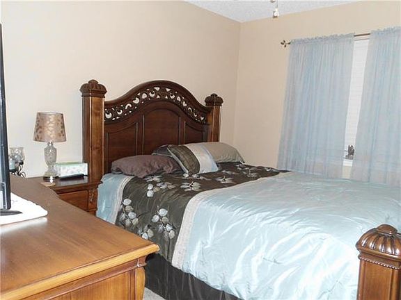 3rd image of 3217 Hillcrest Dr