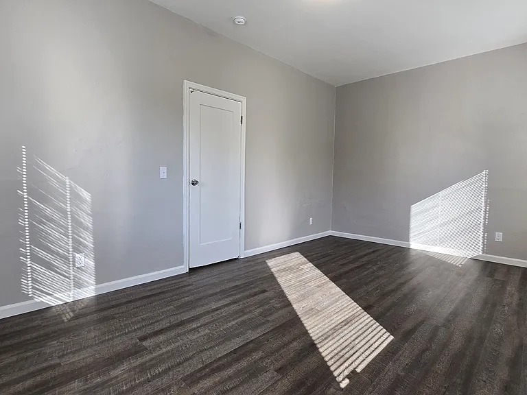 1140 E Elk Ave #7 — Photo 6