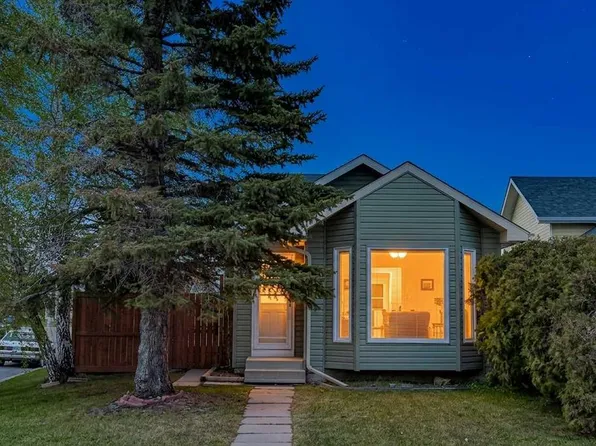 18 SE Martinview Cres NE, Calgary, AB T3J 2S2