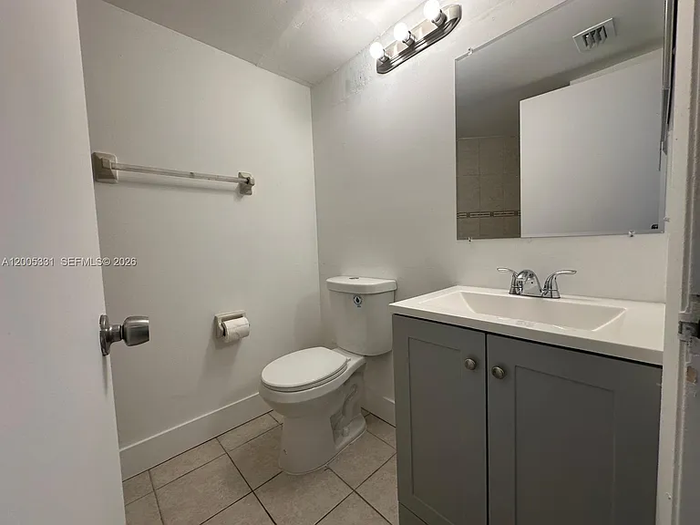 215 Lake Pointe Dr #113 — Photo 6