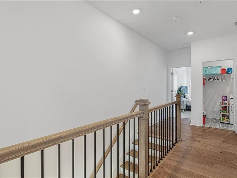 6543 Beacon Dr — Photo 21