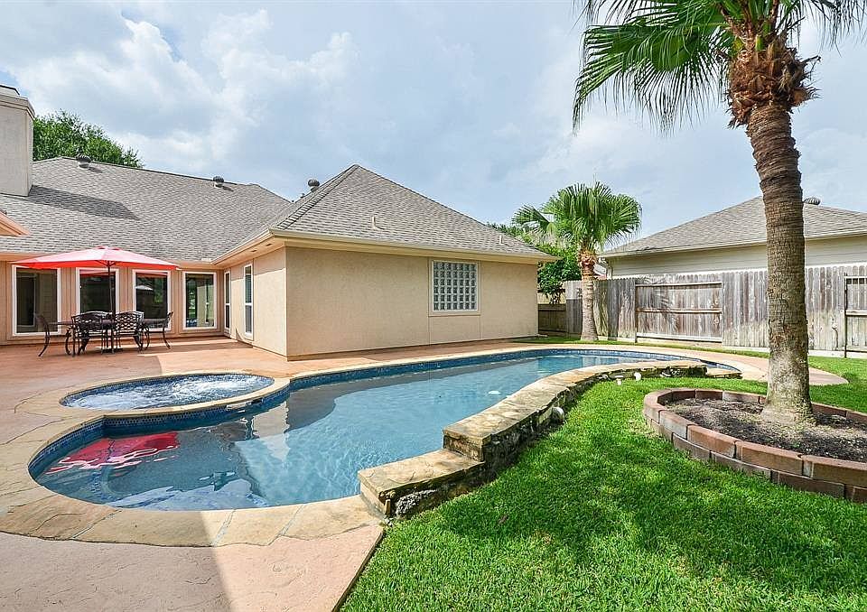 1st image of 3919 Belvoir Park Dr
