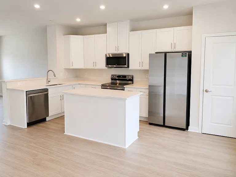 109 Marlow Ct — Photo 3