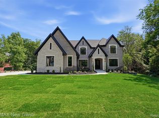 28943 Wintergreen Dr, Farmington, MI 48331