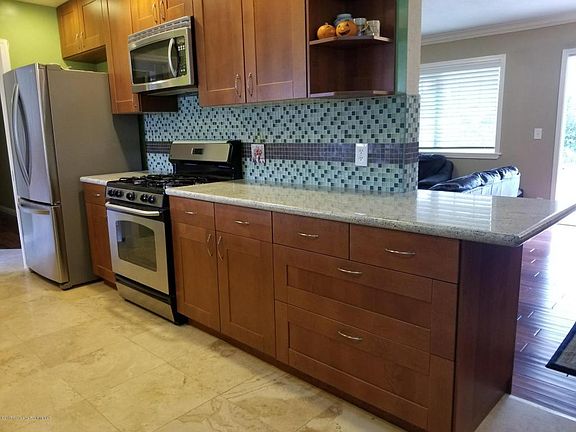 4th image of 10402 Dewey Dr